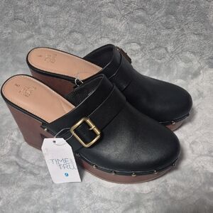 Time and Tru Women's Black and Brown Heeled Clogs with Buckle Size 9